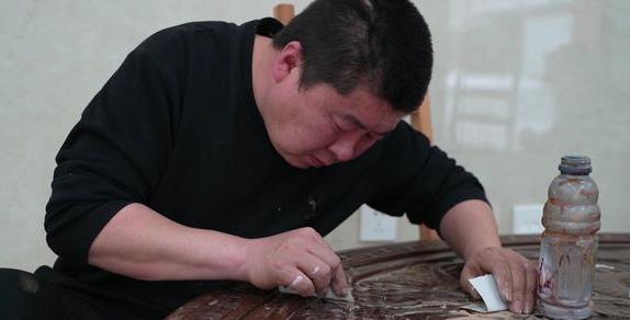 红木家具如何修复保养，胖师傅教你一招，让家具焕然一新