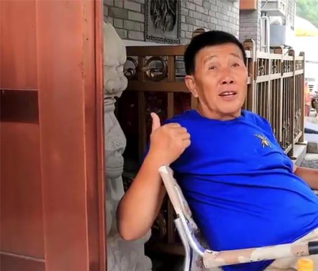 北京胡同土豪大爷27㎡蜗居，红木家具配古董，凡尔赛级的小房子
