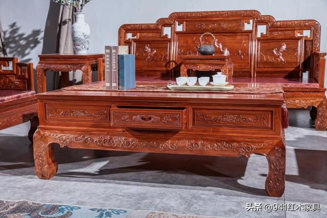 红木家具：红木沙发彰显家居品位，赋予客厅质朴雅丽之境