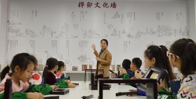 河北大城：匠心红木 童心传承